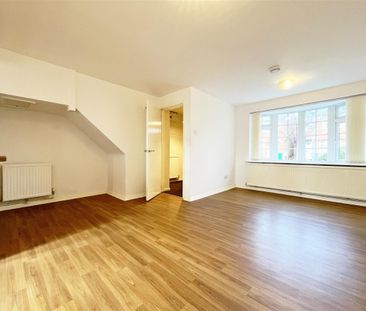 3 bedroom Town house to rent - Photo 2