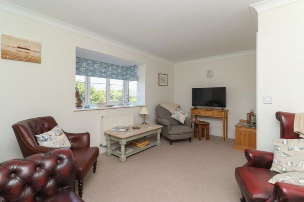 3 bedroom semi-detached house to rent - Photo 1
