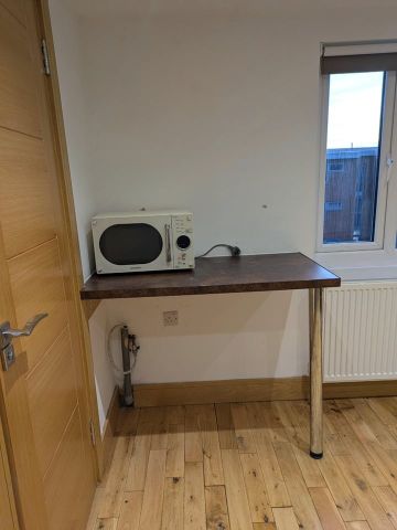 Studio Flat, Cavendish Road, N18 - Photo 4