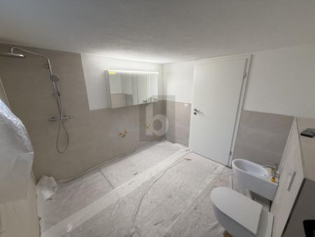 MODERN, LIGHT-FLOODED & WITH GARDEN ACCESS - Photo 2