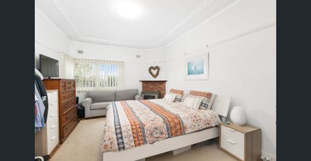 Spacious Family Home - Photo 2