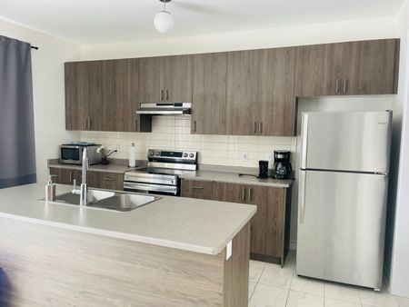 For Lease - 3 Beatrice Drive, Wasaga Beach, Ontario - Photo 4