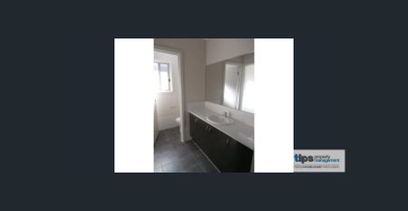 4 BEDROOM FAMILY HOME - Photo 2