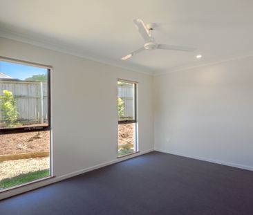 SPECTACULAR MODERN HOME AND BEACHSIDE LIVING - Photo 4