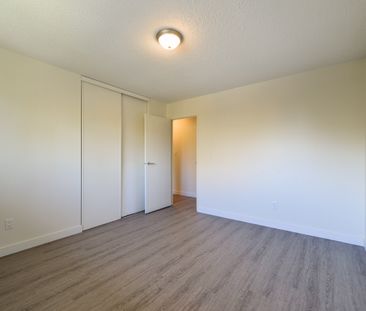 Warwick Apartments - Photo 1