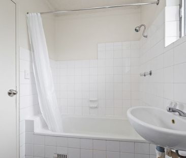 STUDIO APARTMENT - 5 MINUTE WALK TO UNSW & PRINCE OF WALES HOSPITAL - Photo 3