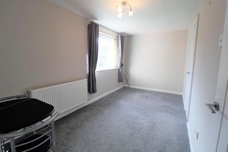 Millersdale Court, Glossop - Photo 3