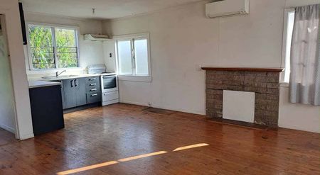 2 bedroom central with added storage rooms! - Photo 3