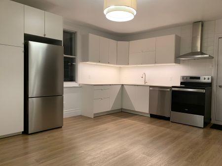 Beau 4 ½ à Saint-Jérôme – 5 Électros Inclus, 2 Stationnement Déneigé - Dispo Maintenant - Photo 2
