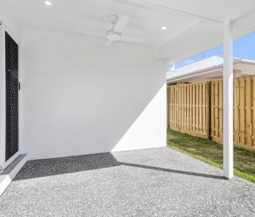 Modern Home with Air Con - Photo 2