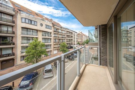 ONGEMEUBELD: Aangenaam recent appartement met 2 volwaardige slaapkamers op een zeer centrale ligging dichtbij de Lippenslaan en de zeedijk te Knokke. - Foto 4