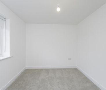 2 bedroom semi-detached house to rent - Photo 4