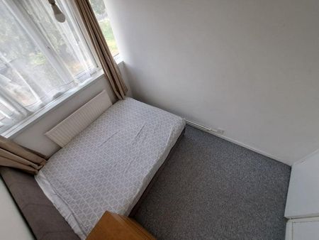 6 bedroom house to rent - Photo 3