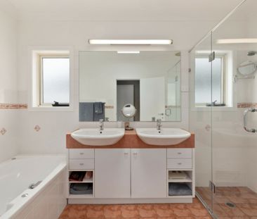Executive Pittwater Retreat � Fully Furnished Luxury Living with Sp... - Photo 3