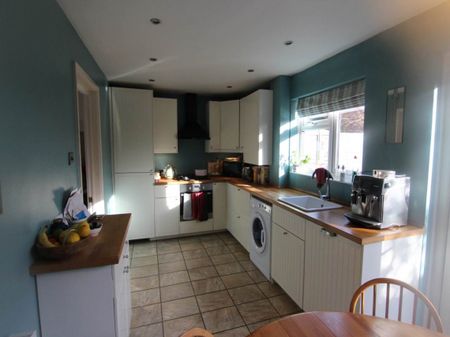 Worle, Weston-super-Mare, North Somerset - Photo 2