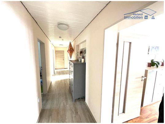 Renovierte 4-Zimmer-Wohnung mit Süd-West-Balkon in ruhiger Wohnlage zu vermieten - Photo 1