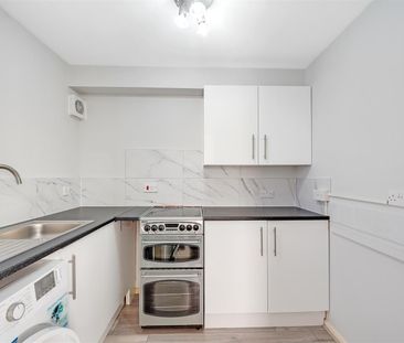 Studio To Let - Photo 6