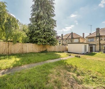 Courthouse Road, N12, London - Photo 1