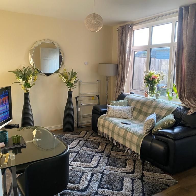 1 bedroom in a house share to rent - Photo 2