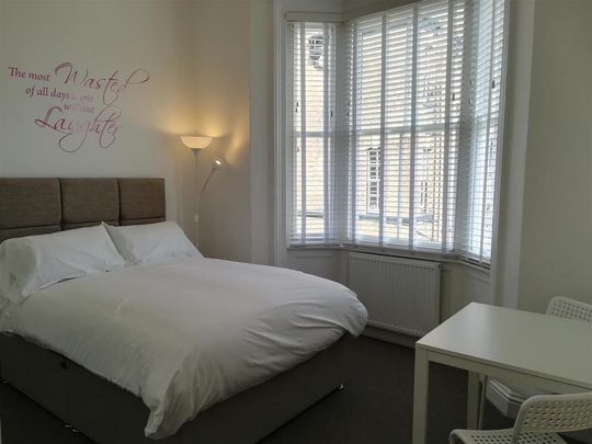 Studio to rent - Photo 1