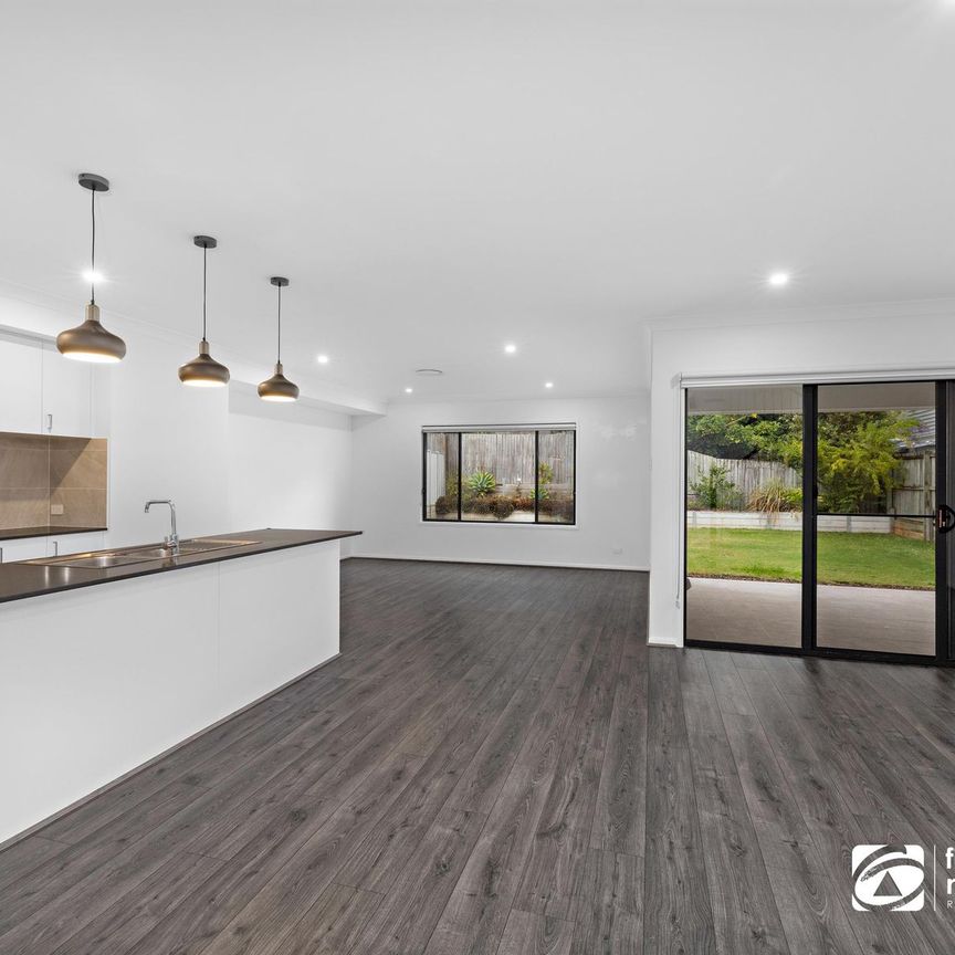 EXECUTIVE TWO STOREY PROPERTY IN BEAUTIFUL CLEVELAND - NB RENT INCREASING TO $1100 PER WEEK ON 10TH JULY, 2026 - Photo 1