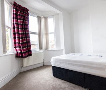 3 bedroom flat to rent - Photo 5