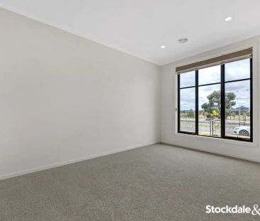 “4 BEDROOM FAMILY HOME FOR RENT IN WERRIBEE !!” - Photo 1