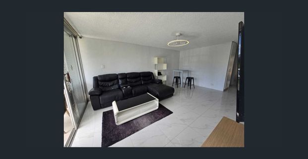 Spacious 2-Bedroom Apartment in Prime Southport Location - Photo 1