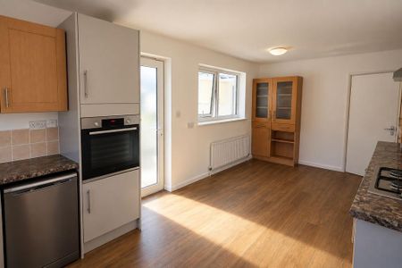 3 bedroom detached bungalow to rent - Photo 4