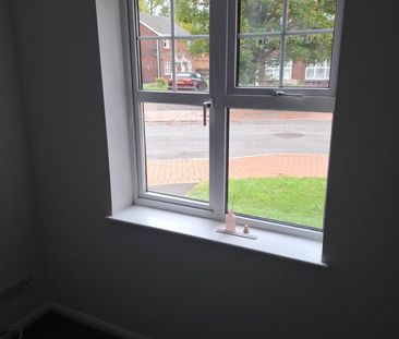Price £1,200 pcm - Available Now - Unfurnished - Photo 3