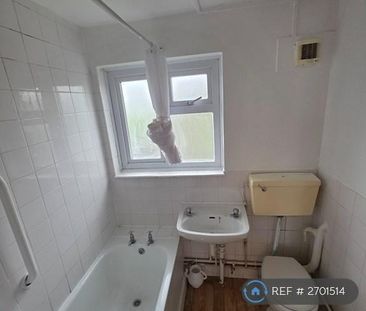 3 bedroom flat to rent - Photo 5