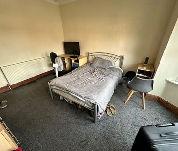 Room in a Shared House, Burley Road, LS4 - Photo 4