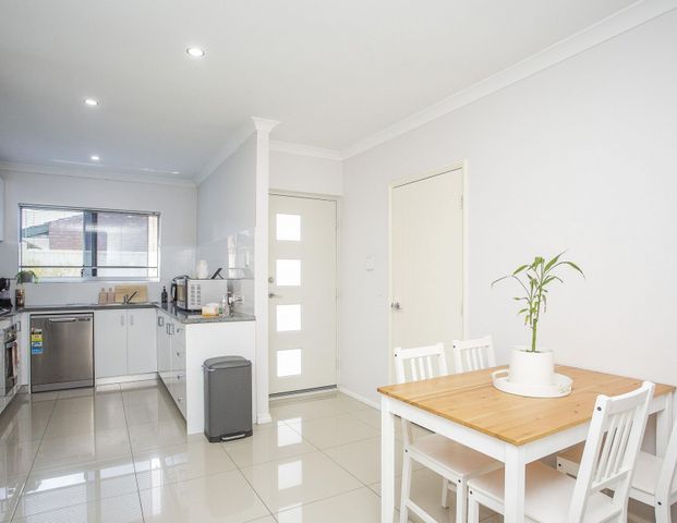 GREAT 3x2 FAMILY HOME! - Photo 1