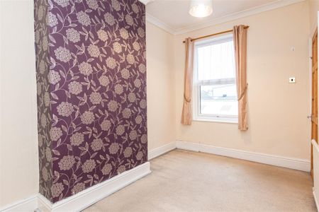 2 bed House - Mid Terrace To Let - Photo 4