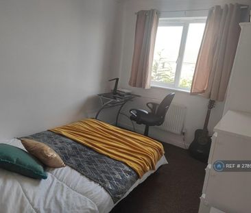 1 bedroom in a house share to rent - Photo 3