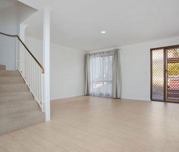 CUTE & COSY 2 x 1 TOWNHOUSE! - Photo 5