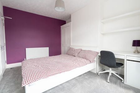 5 Bed Terraced House, St. Denys Road, SO17 - Photo 2