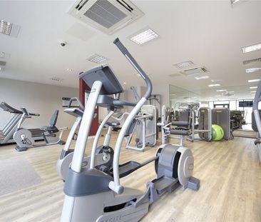 Severn House, 19 Enterprise Way, Wandsworth, London, SW18 - Photo 1