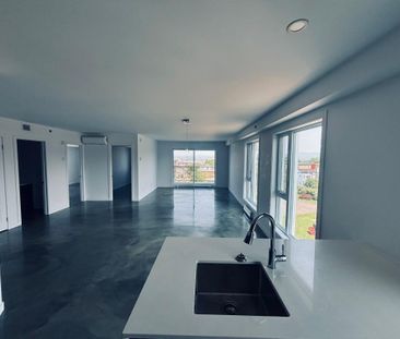 Libre, Penthouse , Lévis centre-ville 3 1/2+ - Photo 2
