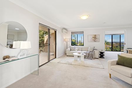 6 Vivyan Close, Denistone NSW 2114 - House For Rent | Domain - Photo 2