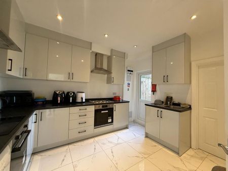 House share to rent - Photo 3