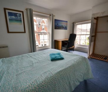 2 bedroom Flat To Let - Photo 3