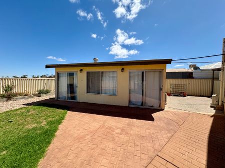11 Cruickshank Avenue, Whyalla Stuart - Photo 4