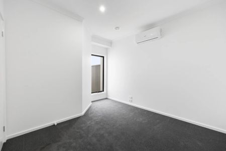 Brand-New Modern Living in Tarneit - Photo 4