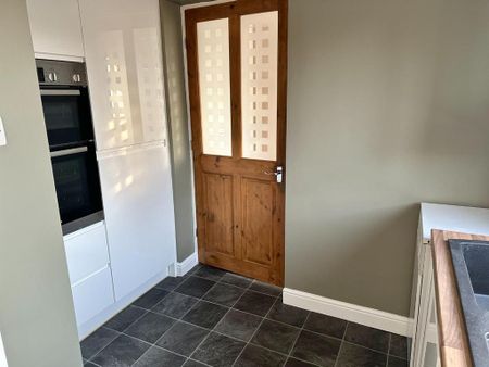 4 bedroom detached house to rent - Photo 3