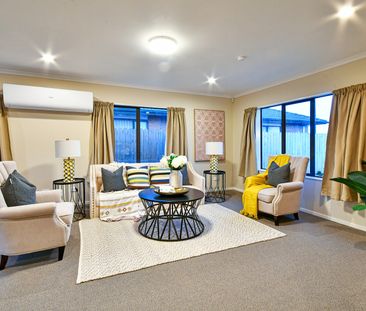 Four bedroom beauty! - Photo 1