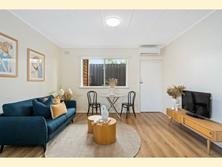 Fresh, Bright and Modern unit Walking distance to the Beach! - Photo 5