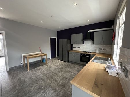 1 bed House Share - To Let - Photo 2