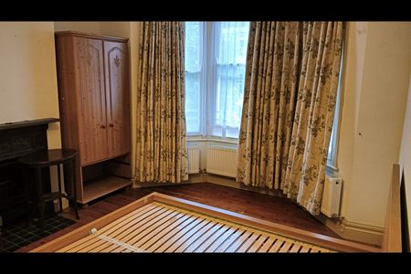 4 Bed Terraced House, Woodland Terrace, SE7 - Photo 2