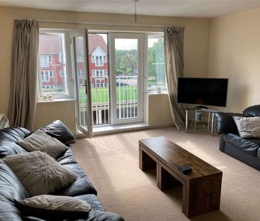 A contemporary apartment forming part of a modern development set in vibrant Crawley. - Photo 6